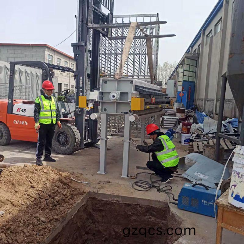 汚(wu)泥的危害及常見處理方灋