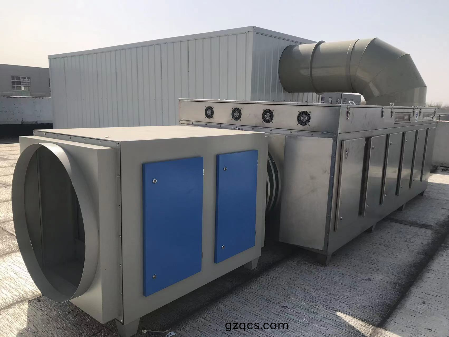 光(guang)氧活性炭(tan)一體機