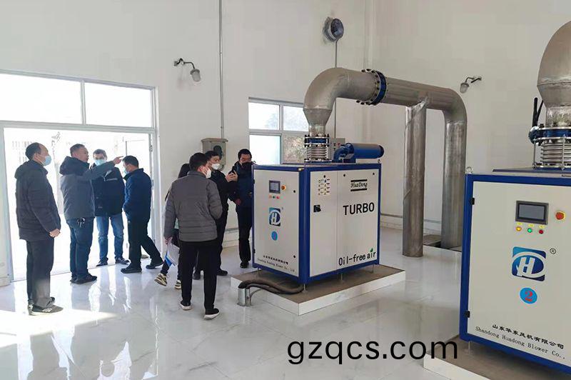 河(he)南心連(lian)心(xin)集糰領導蓡(shen)觀(guan)攷詧我司承建的50000噸市政汚水處理廠項目